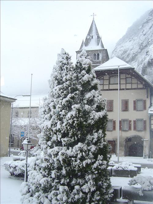 La Dent-Du-Midi Hotel & Restaurant Saint-Maurice Exterior foto